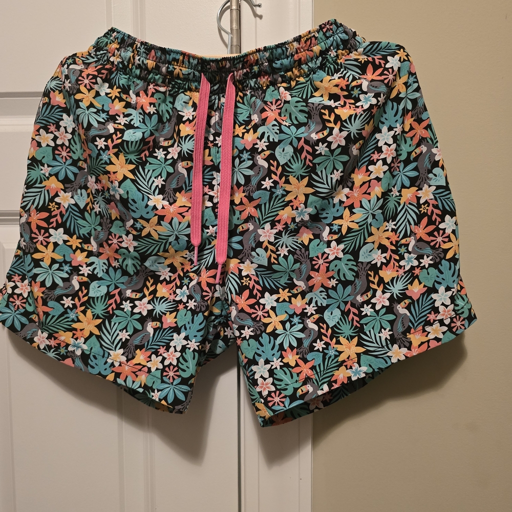 Chubbies Mens Tropical Floral Swim Shorts 5.5" Length (Like New)